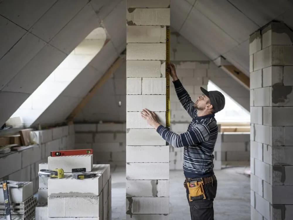 Jak zbudować ściankę działową na poddaszu? Poradnik Krok po Kroku