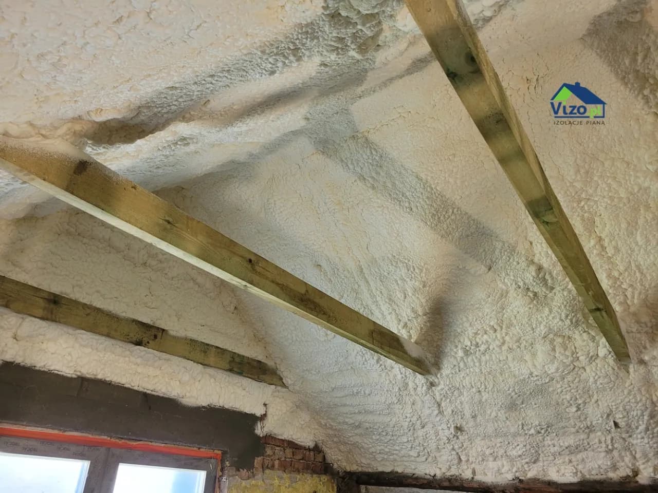 Pianka na poddasze: Otwarta czy zamknięta? Wybierz mądrze!