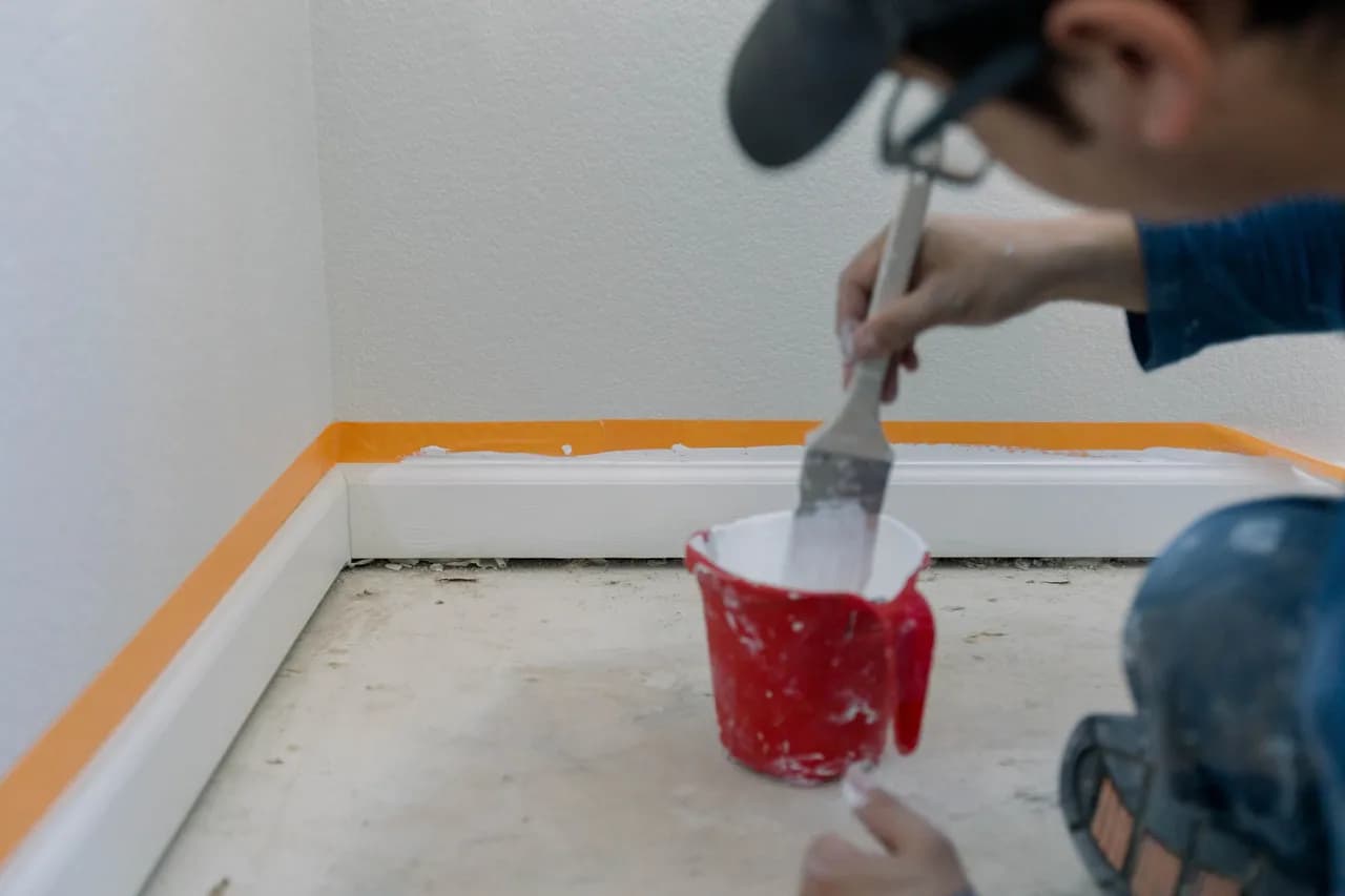 Jak kłaść akryl na listwach? Poradnik krok po kroku