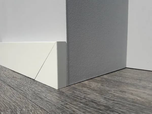 Perfekcyjne zakończenie listwy MDF: Zawrotka czy zaślepki?