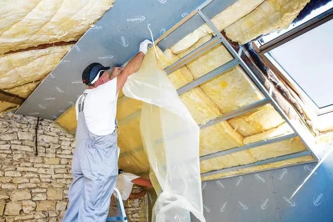 Folia paroizolacyjna na poddasze: Jak wybrać najlepszą?